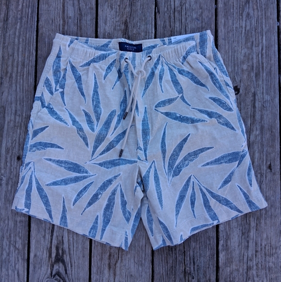 American Eagle Outfitters Other - American Eagle 7” Lived-In Trekker Flex Shorts Small NWT